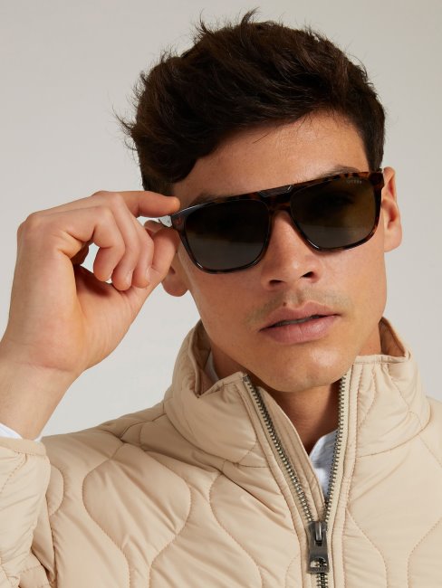 Modèle De Lunettes De Soleil Carrées Brunes Guess