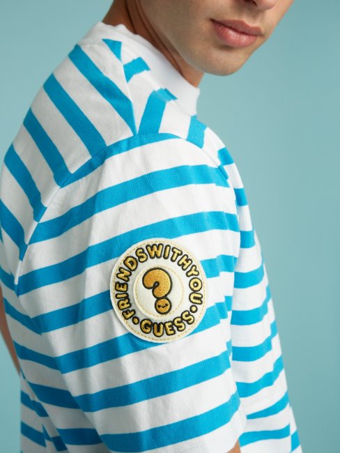 Tee Shirt Guess Nuances De Bleu à Rayures