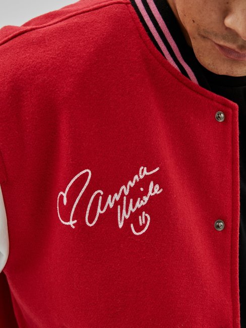 Blouson Rouge à Imprimé Multiple à L'arrière Guess