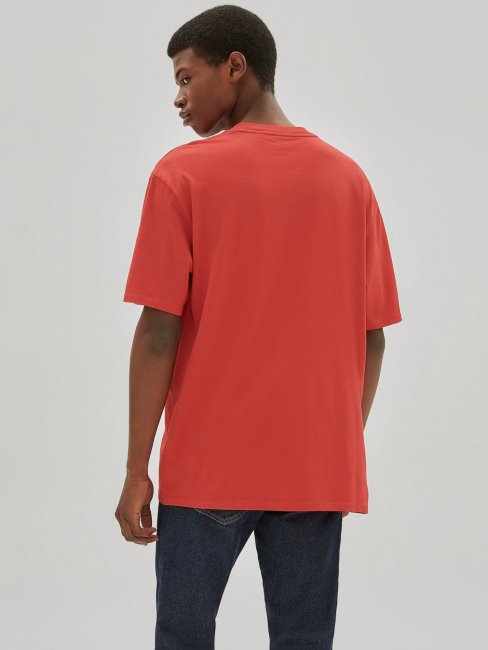 Tee Shirt Guess Rouge à Logo Sur Le Devant