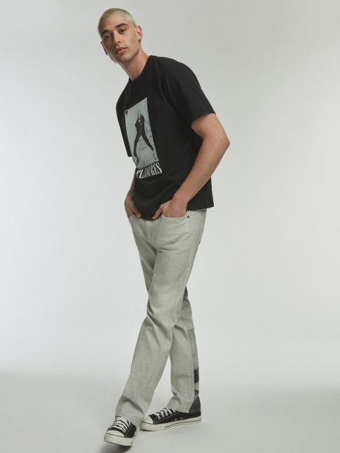 T-shirt Noir Imprimé Sur Le Devant Guess