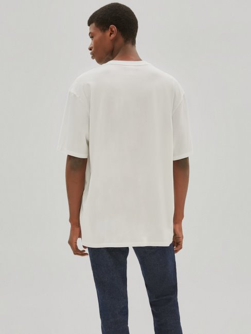 T-shirt Guess Tendance Blanc Avec Logo Sur Le Devant