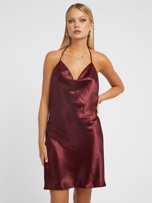 Supposons Que La Robe En Satin Rouge