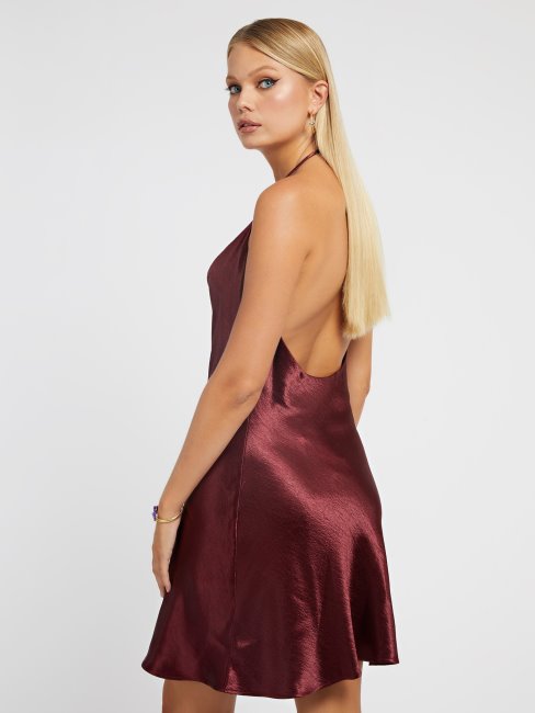 Supposons Que La Robe En Satin Rouge