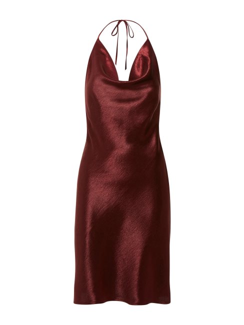 Supposons Que La Robe En Satin Rouge