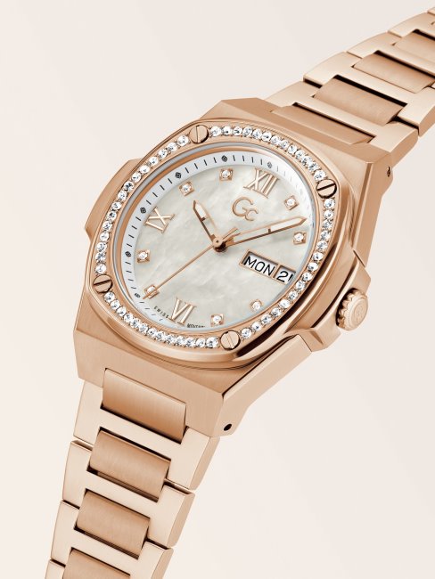 Montre Analogique Guess En Or Rose Et Cristaux Gc