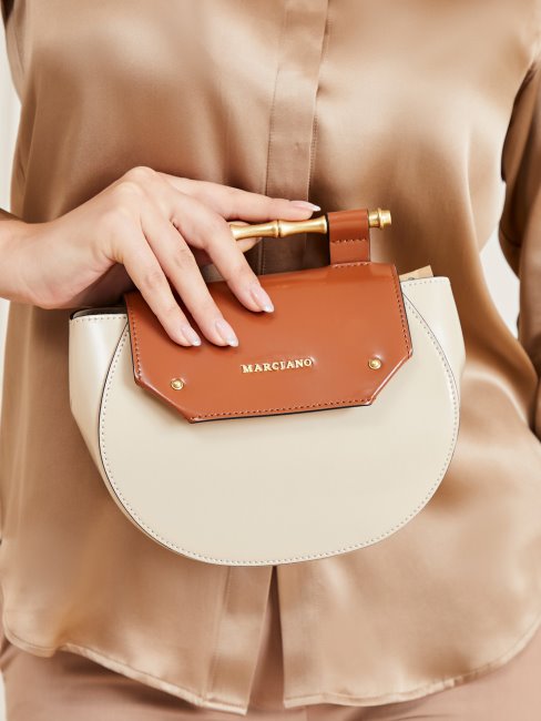 Guess Mini Sac à Bandoulière Alia En Cuir Véritable Marron