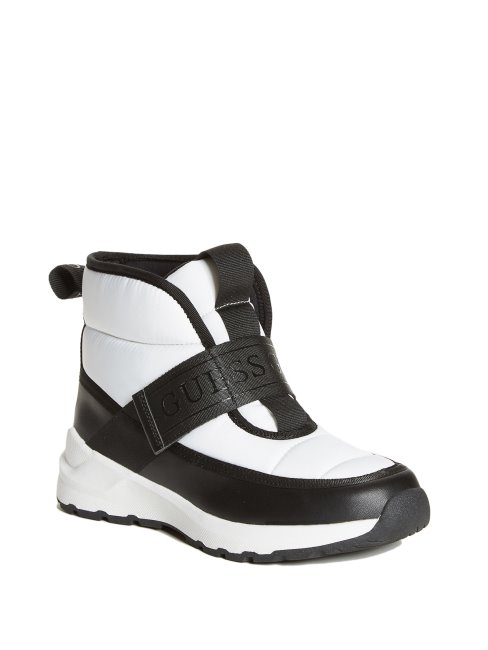 Chercher Des Bottes De Baskets Suppose Que Panna